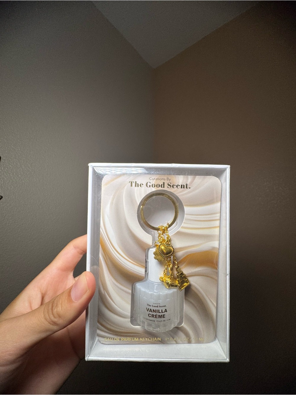 The Good Scent Vanilla Crème Scented Keychain - White with Gold Accents